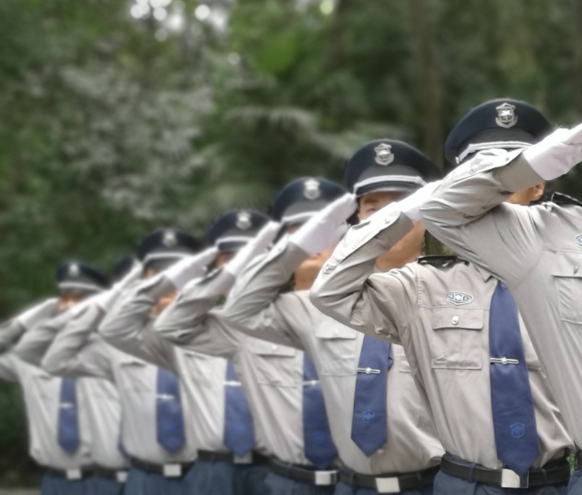 物業(yè)保安是物業(yè)管理中維護(hù)小區(qū)、商業(yè)綜合體、寫(xiě)字樓等場(chǎng)所公共安全和秩序的重要力量
